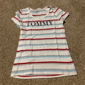 TOMMY HILFIGER T SHIRT